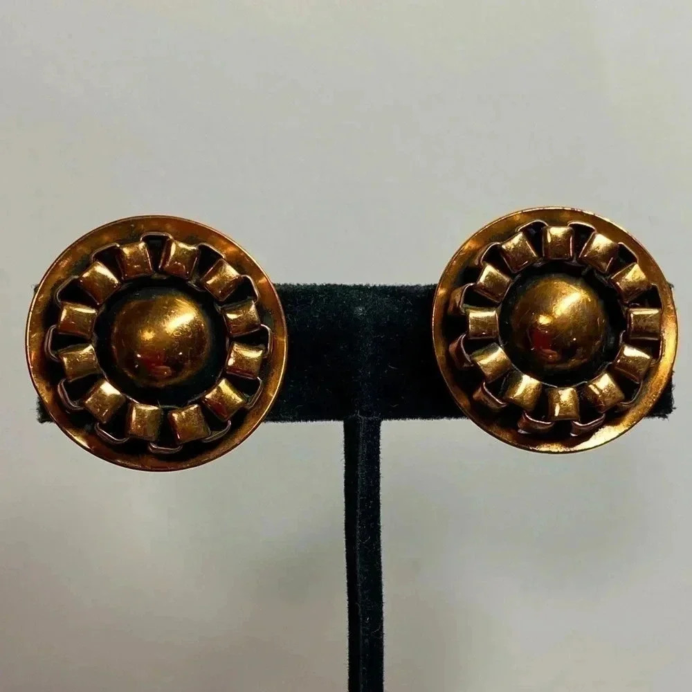 COPPER FLOWER 🌸 CLIP ON DISC EARRINGS. VINTAGE